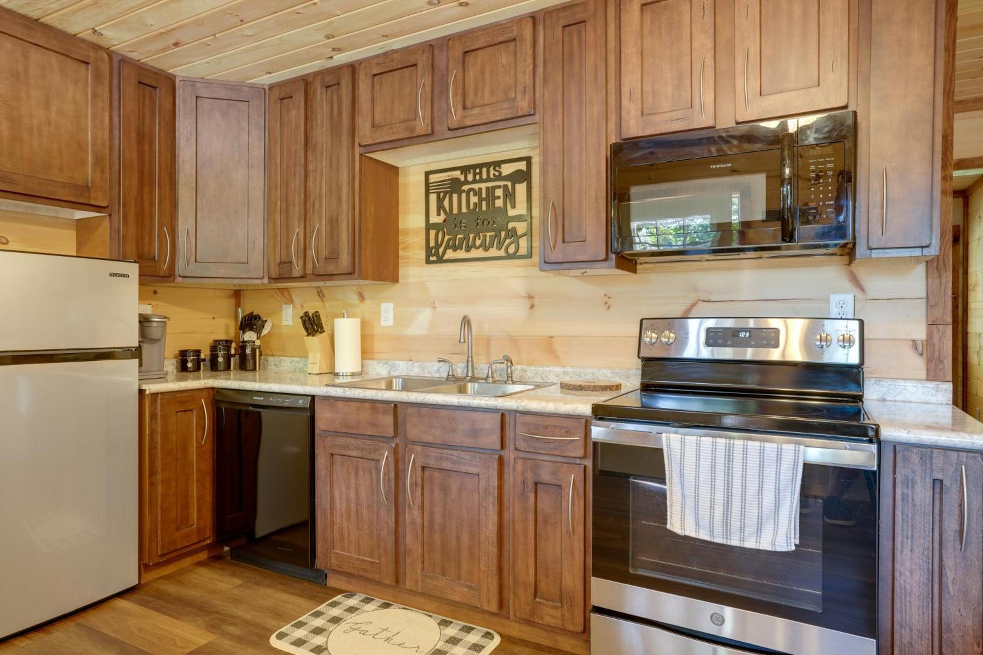 Lakeside Trenton Cabin On 7-Acre Property! Dış mekan fotoğraf